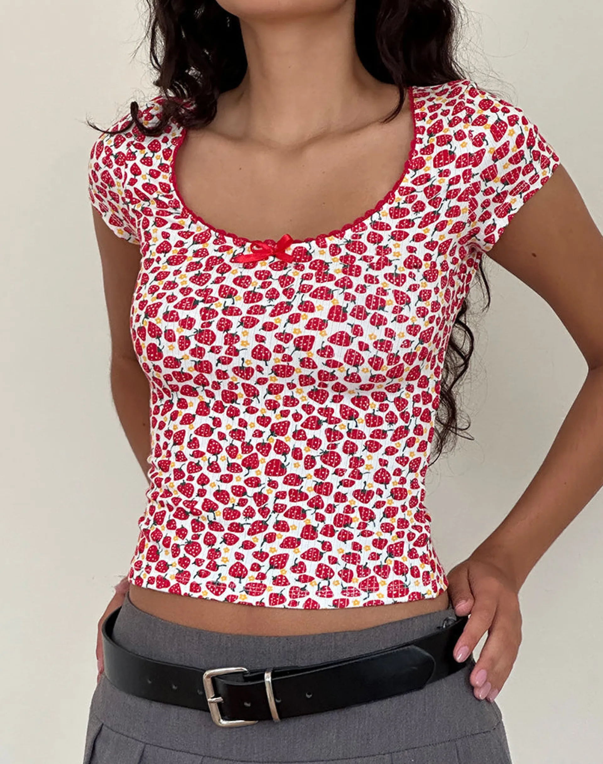 Motel Rocks Printed Tops-Grodi Fitted Top in Strawberry 2023 Print