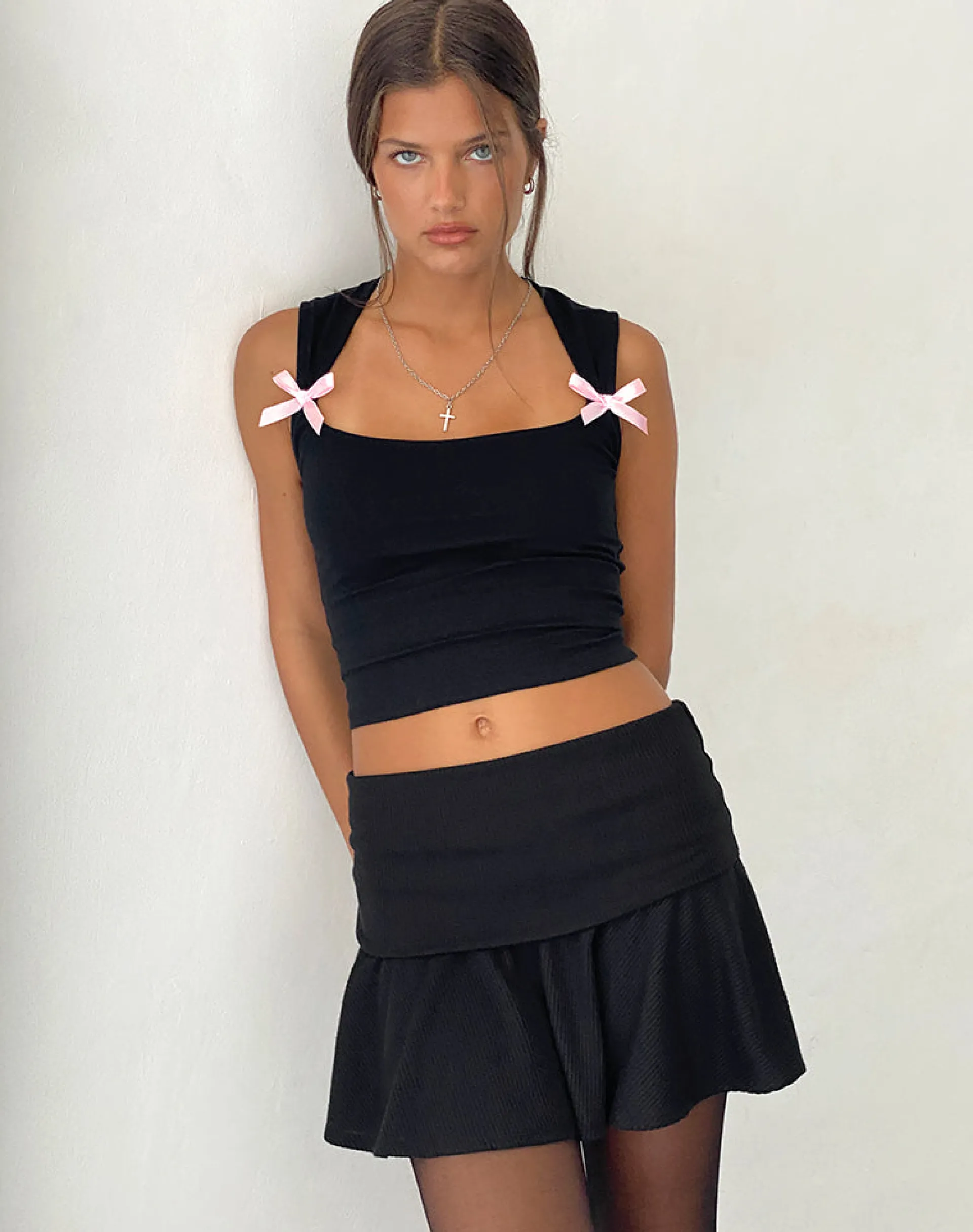 Motel Rocks Basics | Basic Tops-Jiniso Crop top in Black with Pink Bows BlackwithPinkBows