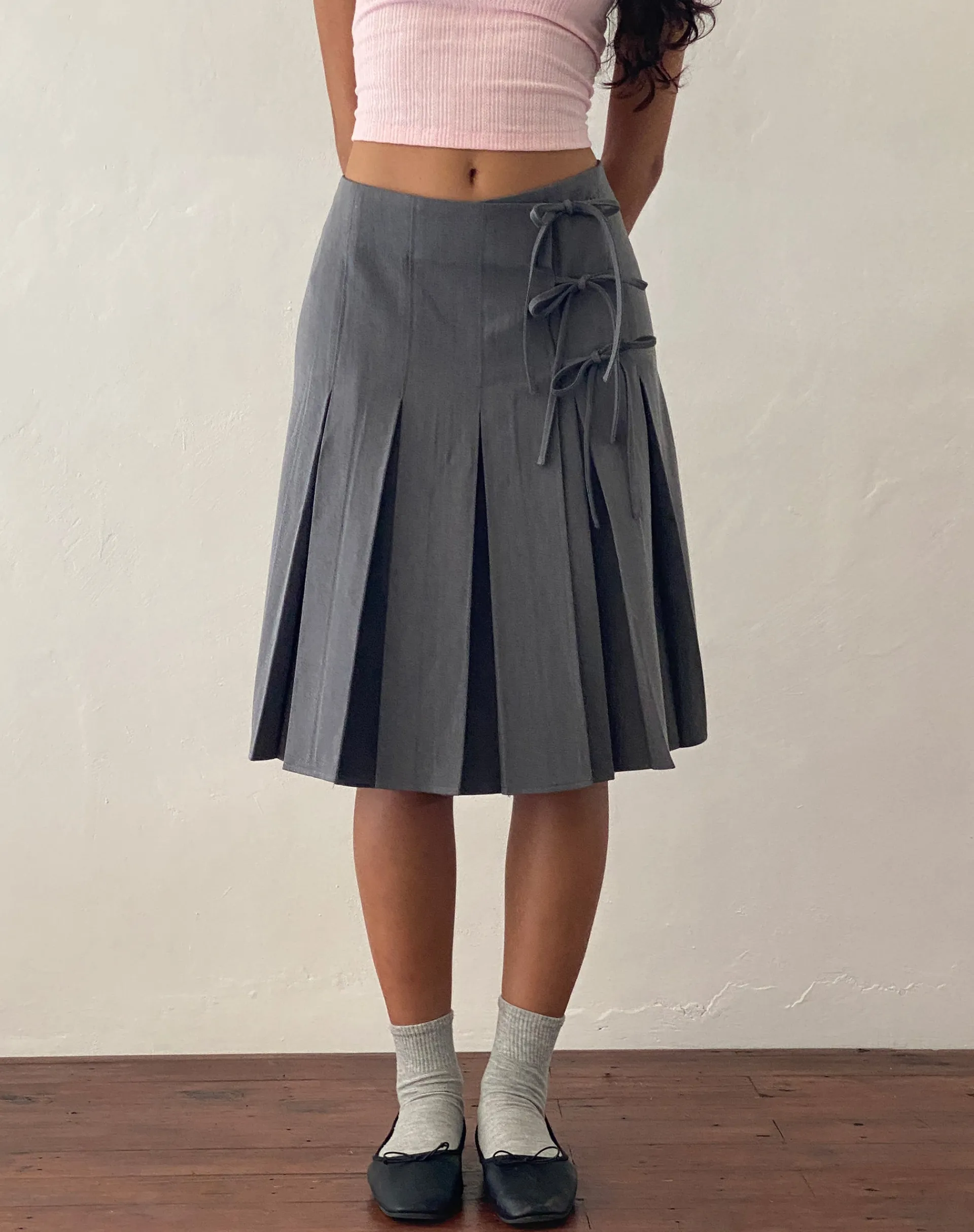 Motel Rocks Pleated Skirts | Midi Skirts-Madelyn Pleated Midi Skirt in Tailoring charcoal