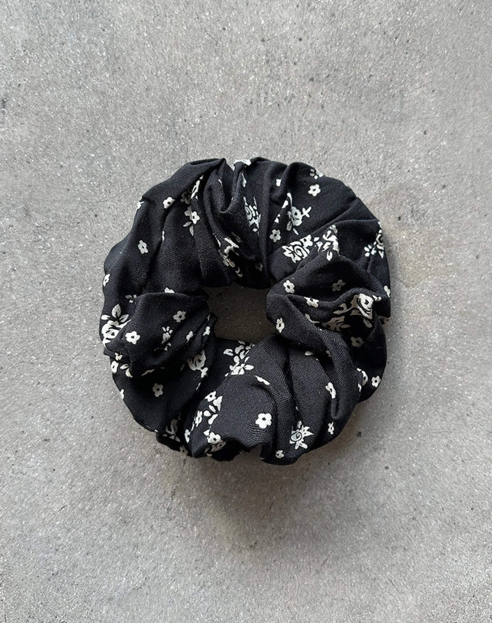 Motel Rocks Accessories-Scrunchie in Floral Land Black FloralLandBlack
