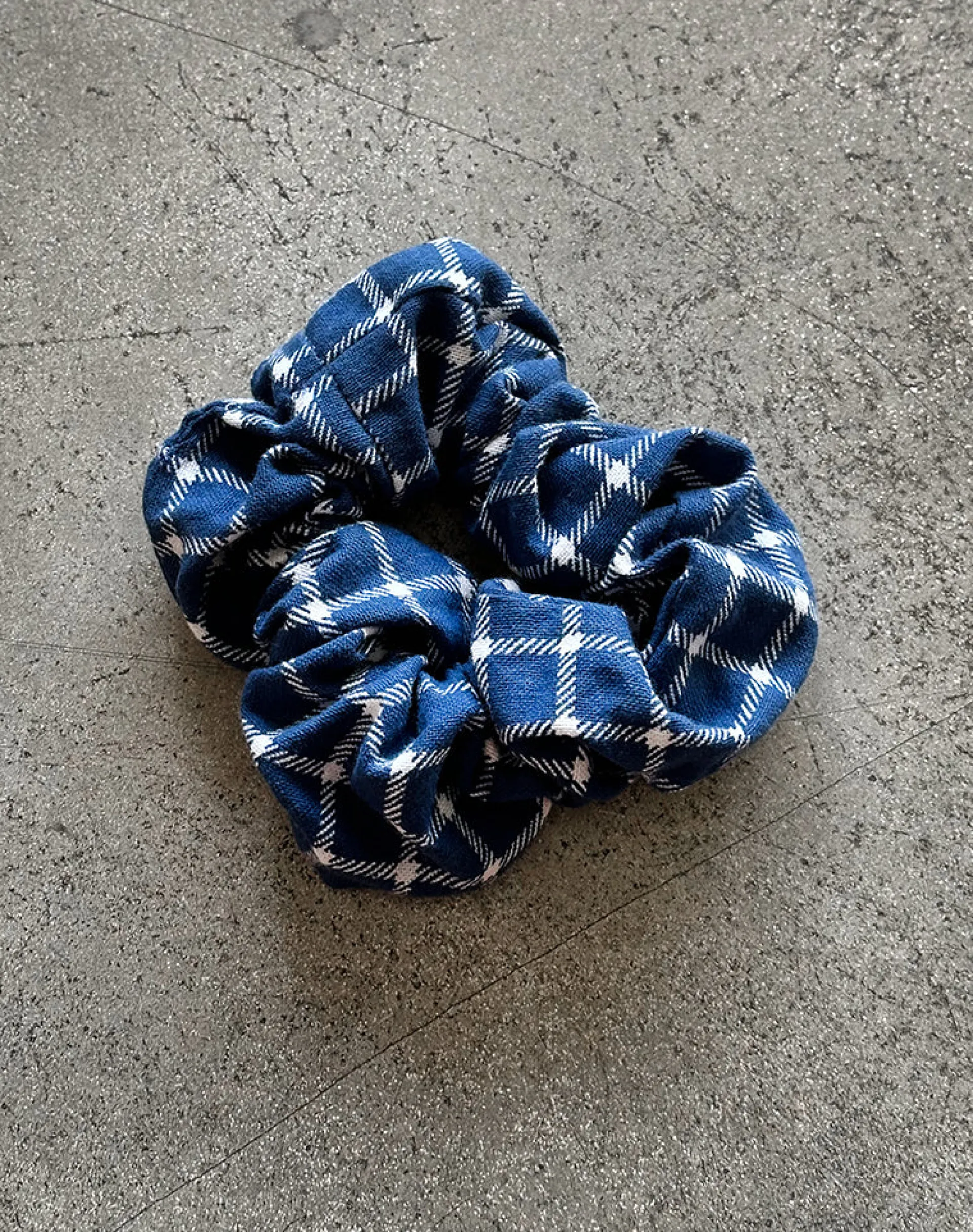 Motel Rocks Accessories-Scrunchie in Navy Tartan navytartan