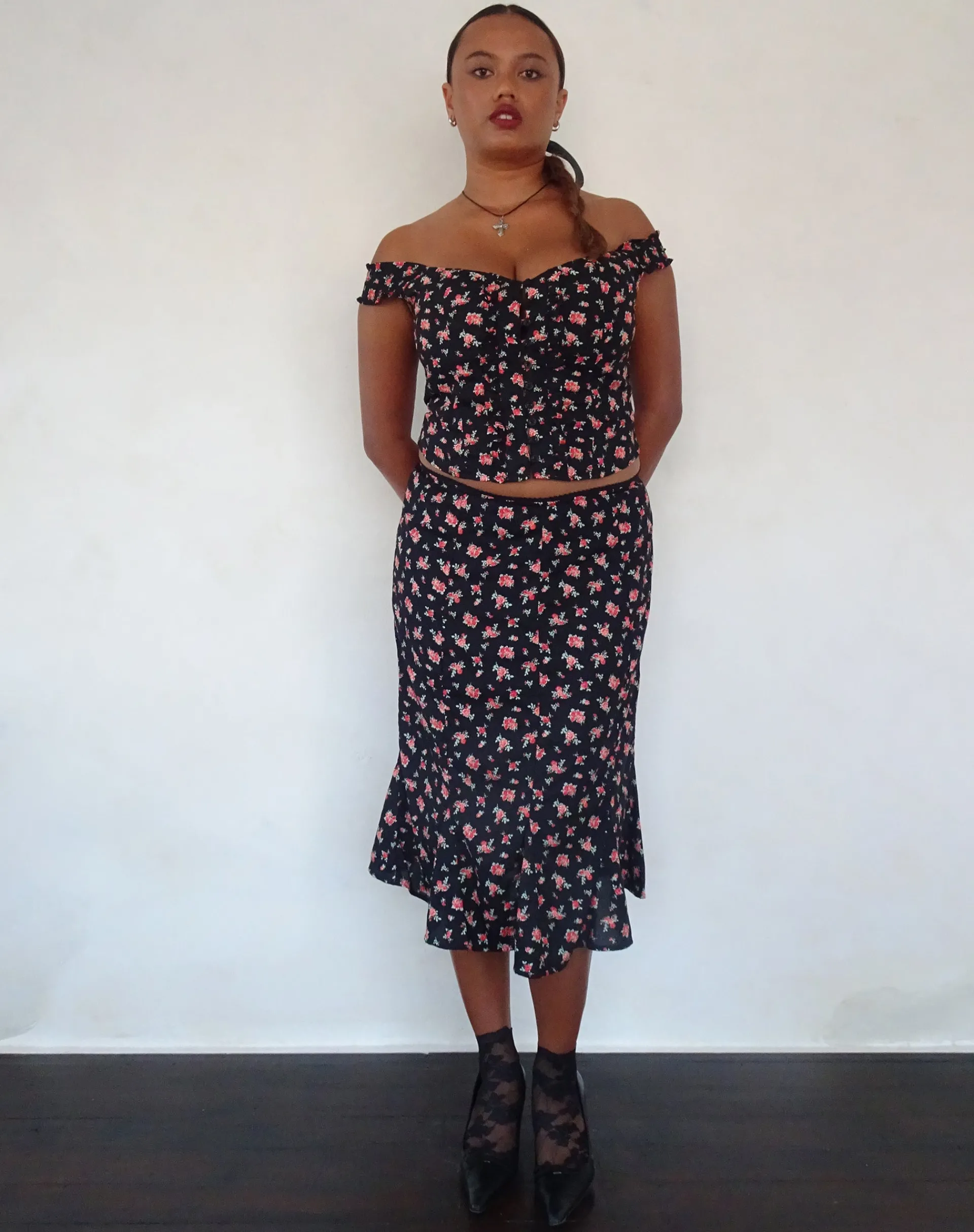 Motel Rocks Printed Tops-Uhuy Bardot Crop Top in Flowing Rose Black
